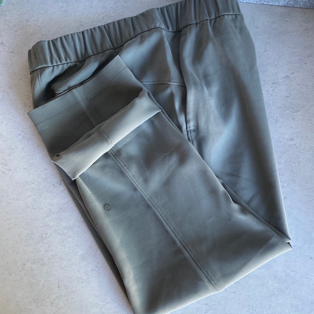 Lululemon On the Go Pant Size 8. Like-New